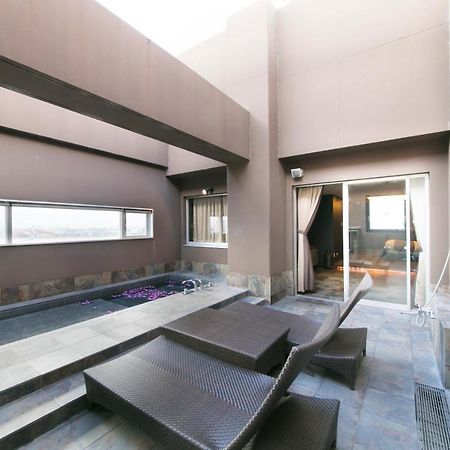 Hotel Lotus Toyonaka (Adults Only) Exterior photo